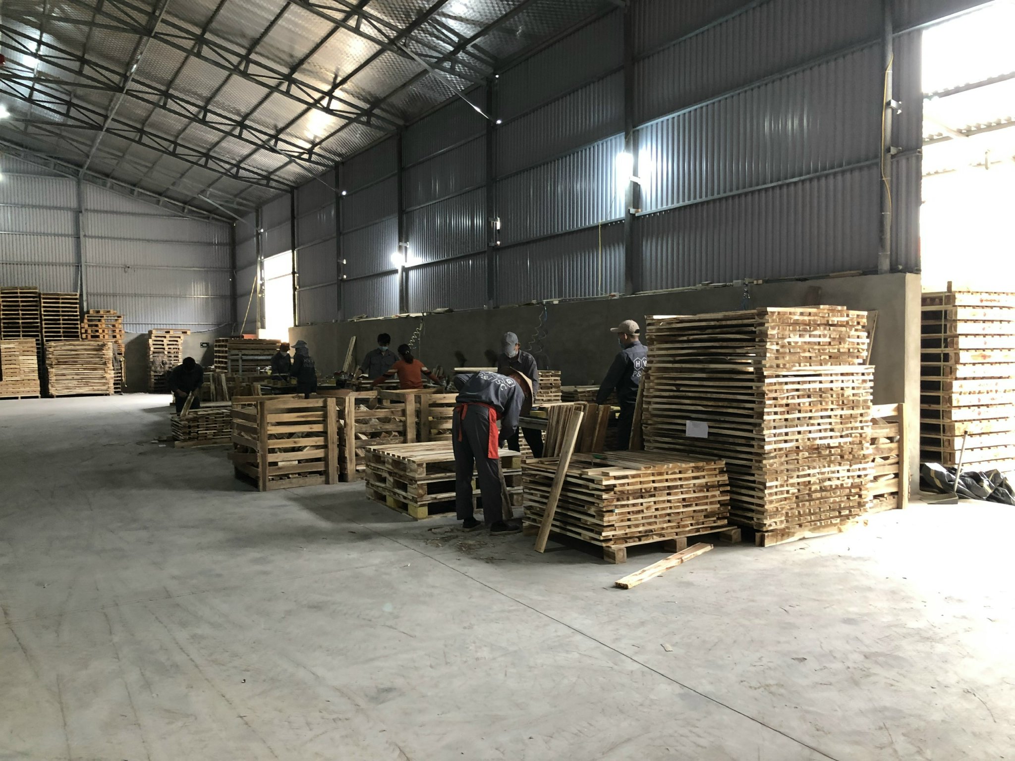 Pallet gỗ - Pallet HVG - Công Ty TNHH Đầu Tư & Sản Xuất HVG